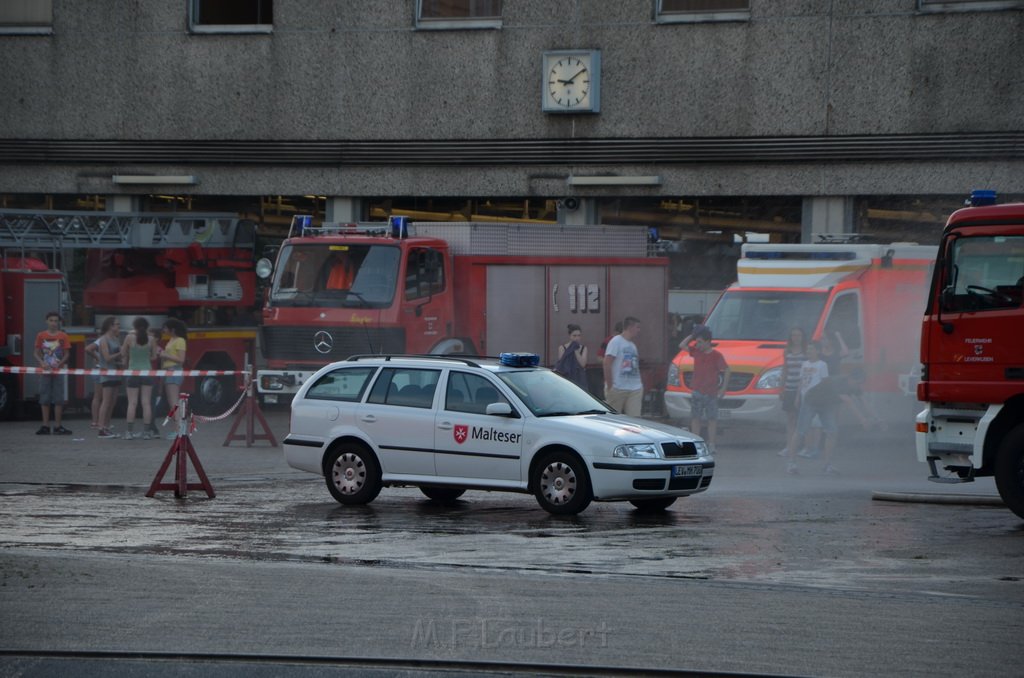 Einsatz BF Koeln Klimaanlage Reisebus defekt A 3 Rich Koeln hoehe Leverkusen P193.JPG